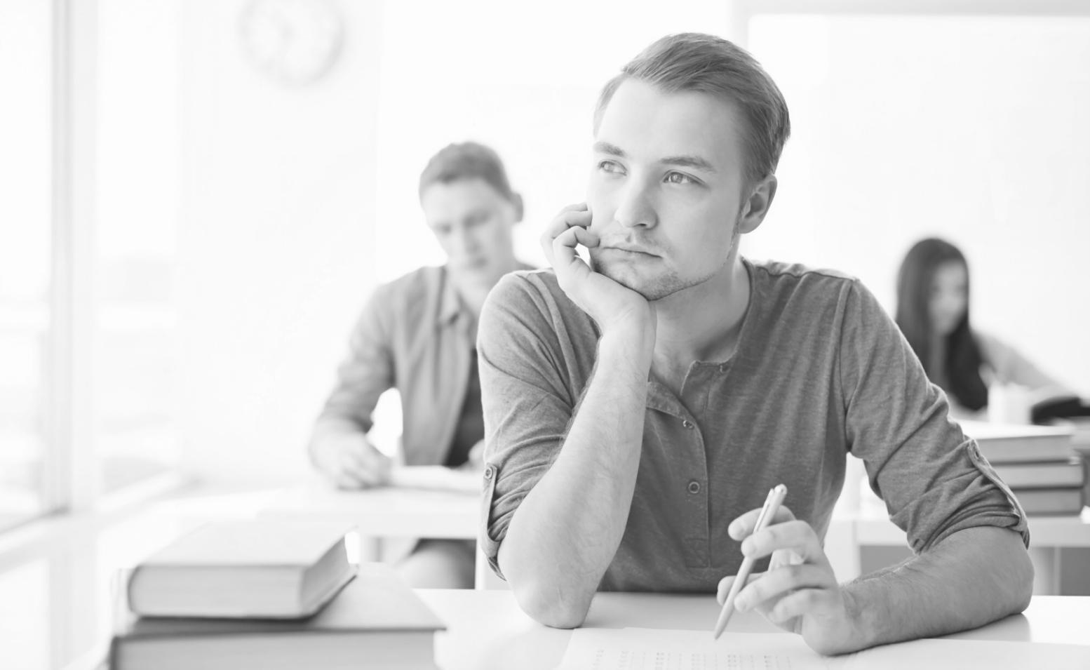 Budgetplanung mit digitalen Tools und Notizen